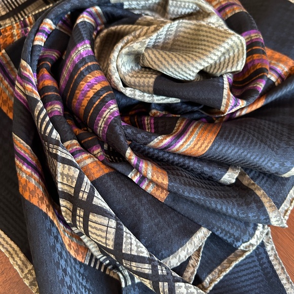 Elegant Multicolor striped Scarf silk hand, rolled ladies accessory - Picture 5 of 7